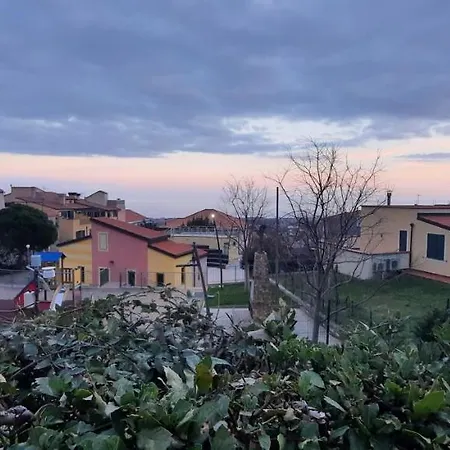 לינה וארוחת בוקר La Gallina Nel Castello אלבניה