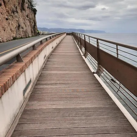 La Gallina Nel Castello אלבניה