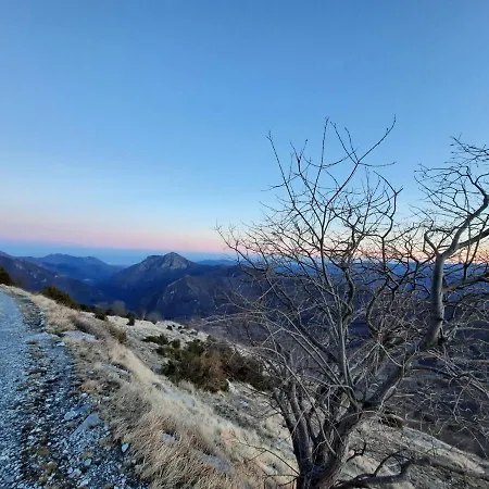 לינה וארוחת בוקר La Gallina Nel Castello אלבניה