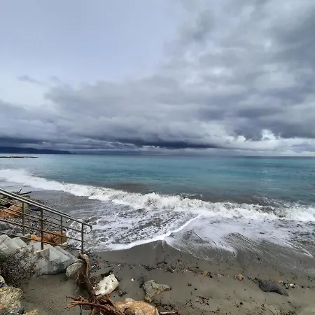 לינה וארוחת בוקר La Gallina Nel Castello אלבניה