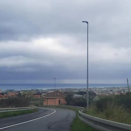 La Gallina Nel Castello לינה וארוחת בוקר אלבניה