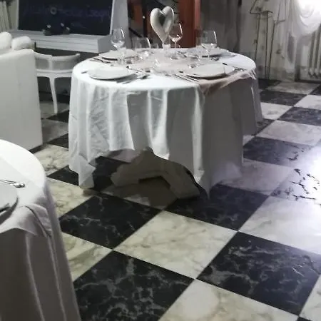 La Gallina Nel Castello לינה וארוחת בוקר