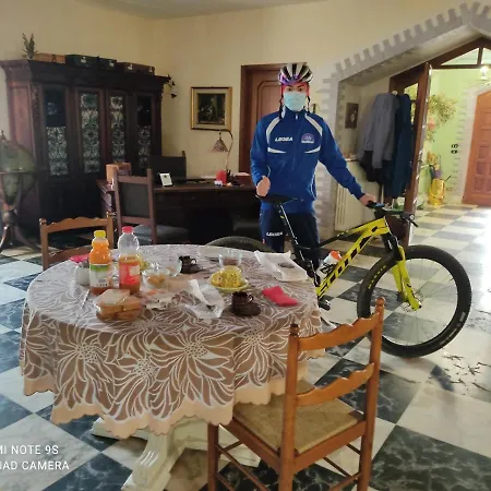 La Gallina Nel Castello לינה וארוחת בוקר 3*