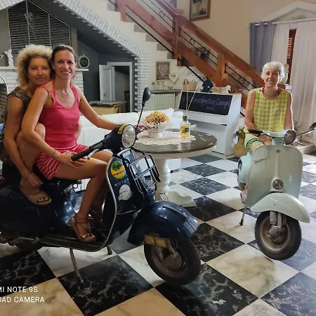La Gallina Nel Castello Citr Oo9002-beb Oo11 2* Albenga