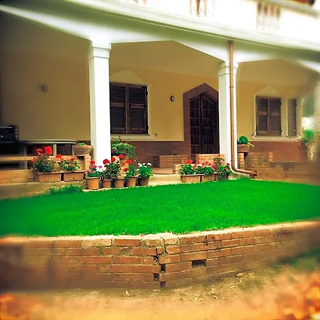 La Gallina Nel Castello B&B 알벤가