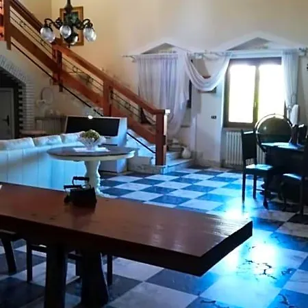 La Gallina Nel Castello 3*